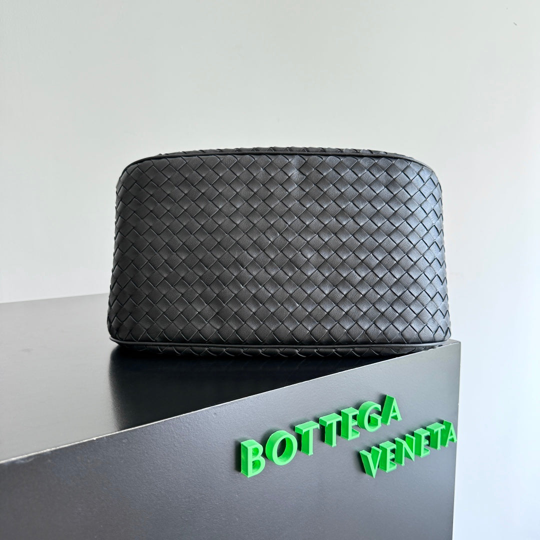 BOTTEGA VENETA 25S KORB 31 IN SCHWARZEM KALBSLEDER GOLDENE BESCHLÄGE