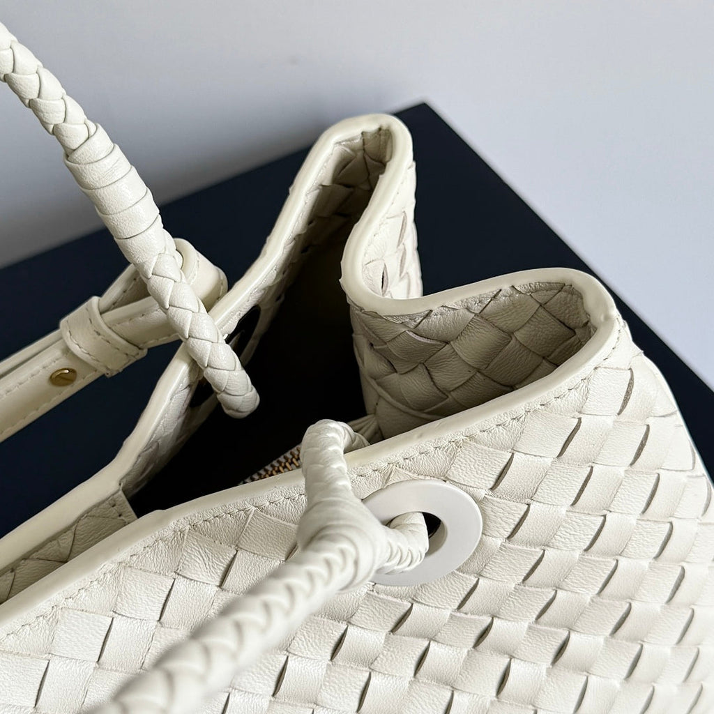 BOTTEGA VENETA 25S KORBTASCHE 31 IN ELFENBEINHALBWELBEM KALBSLEDER GOLDENE BESCHLÄGE