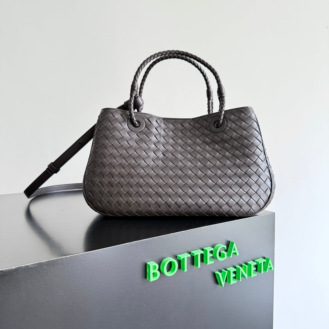 BOTTEGA VENETA 25S KORB 31 IN DUNKELBRAUNEM KALBSLEDER GOLDENE BESCHLÄGE