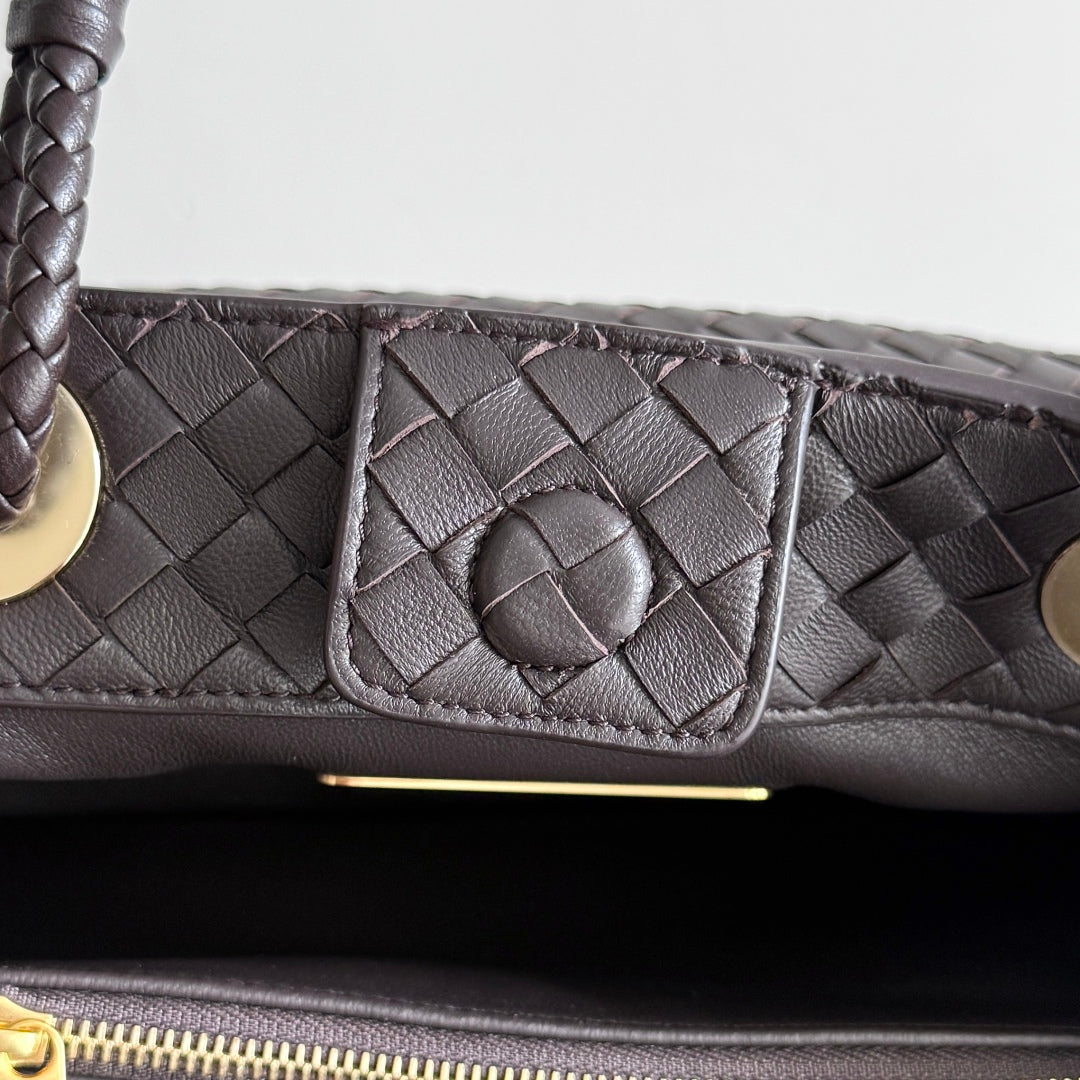 BOTTEGA VENETA 25S KORB 31 IN DUNKELBRAUNEM KALBSLEDER GOLDENE BESCHLÄGE