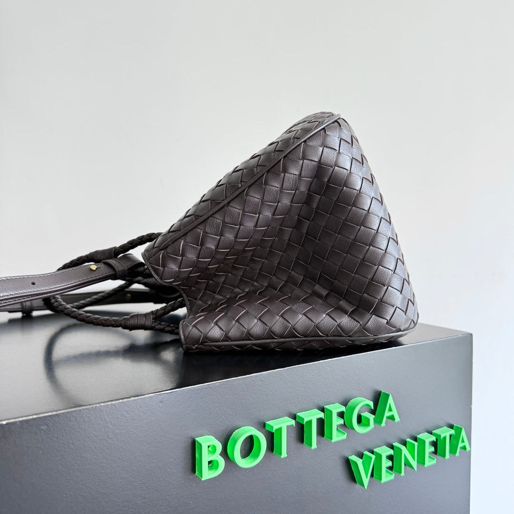 BOTTEGA VENETA 25S KORB 31 IN DUNKELBRAUNEM KALBSLEDER GOLDENE BESCHLÄGE