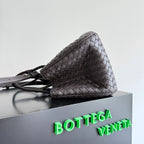 BOTTEGA VENETA 25S KORB 31 IN DUNKELBRAUNEM KALBSLEDER GOLDENE BESCHLÄGE