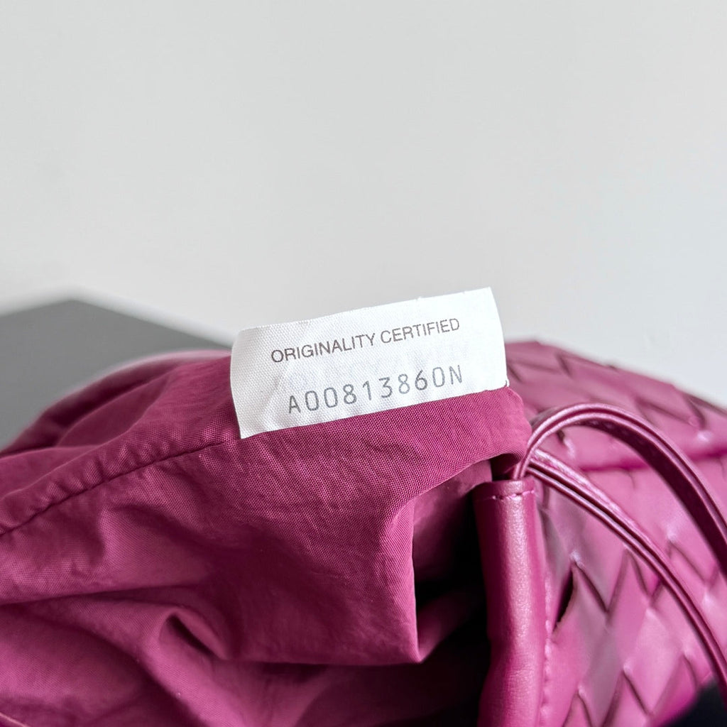 BOTTEGA VENETA 25S KLEINER STAUBBEUTEL 21 IN DUNKELROSA LAMMLEDER