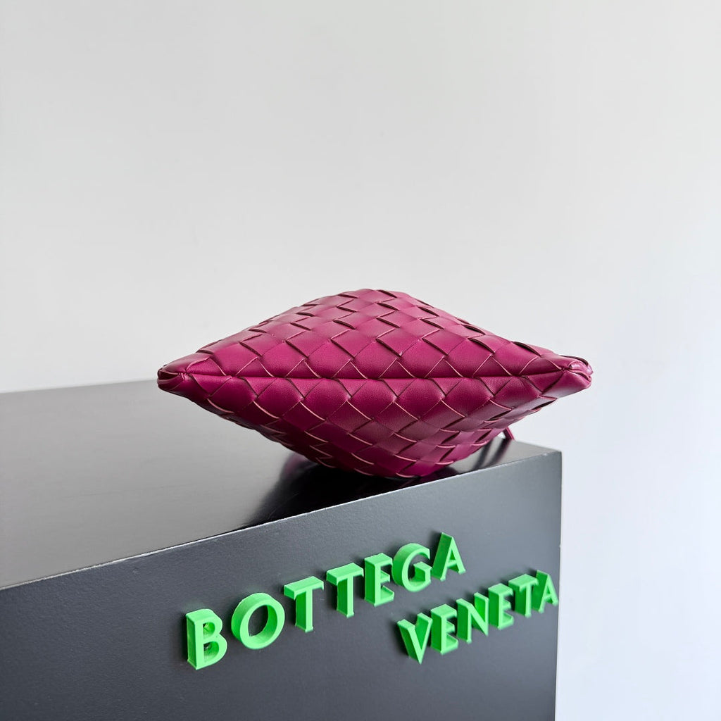 BOTTEGA VENETA 25S KLEINER STAUBBEUTEL 21 IN DUNKELROSA LAMMLEDER