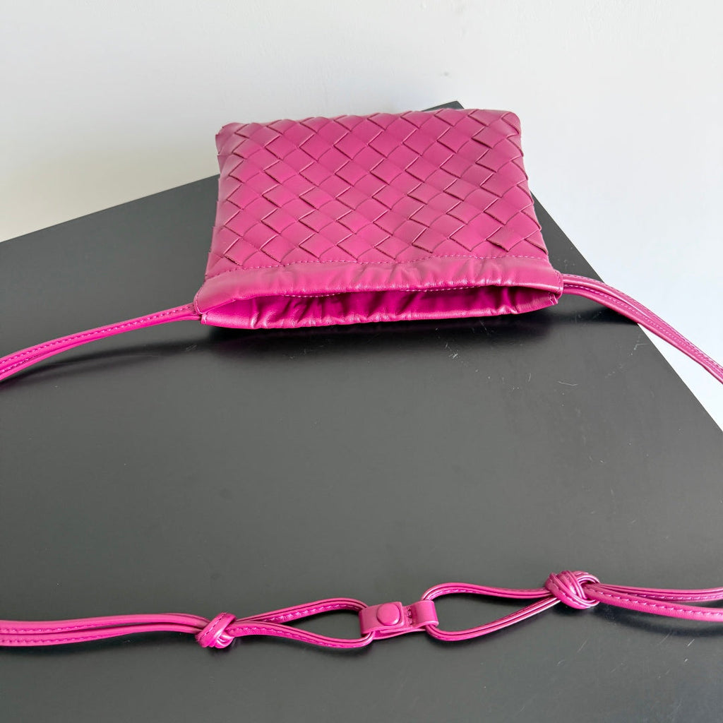 BOTTEGA VENETA 25S KLEINER STAUBBEUTEL 21 IN DUNKELROSA LAMMLEDER