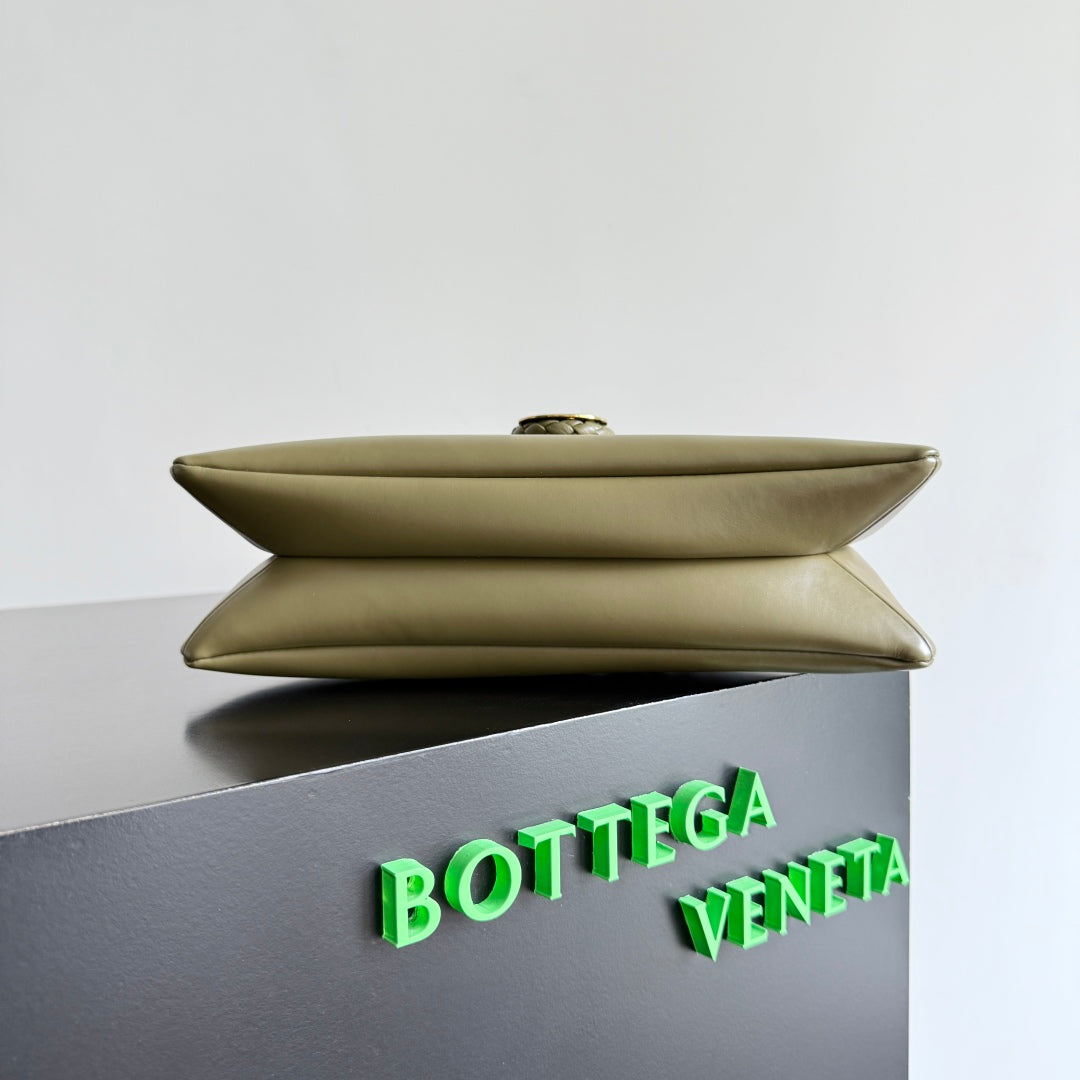 BOTTEGA VENETA 25S MEDIUM LIBERTA TASCHE 27 IN OLIVE GRÜN KALBSLEDER GOLDENE BESCHLÄGE