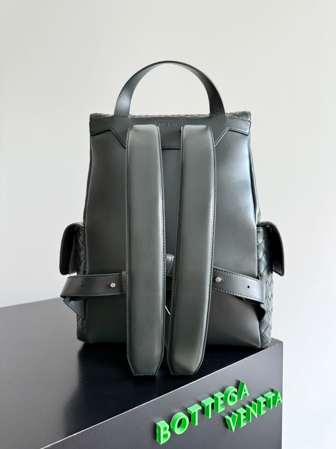 BOTTEGA VENETA 25S SCHULRUCKSACK 39 IN GEDECKTEM TÜRKISGRAUEM KALBSLEDER