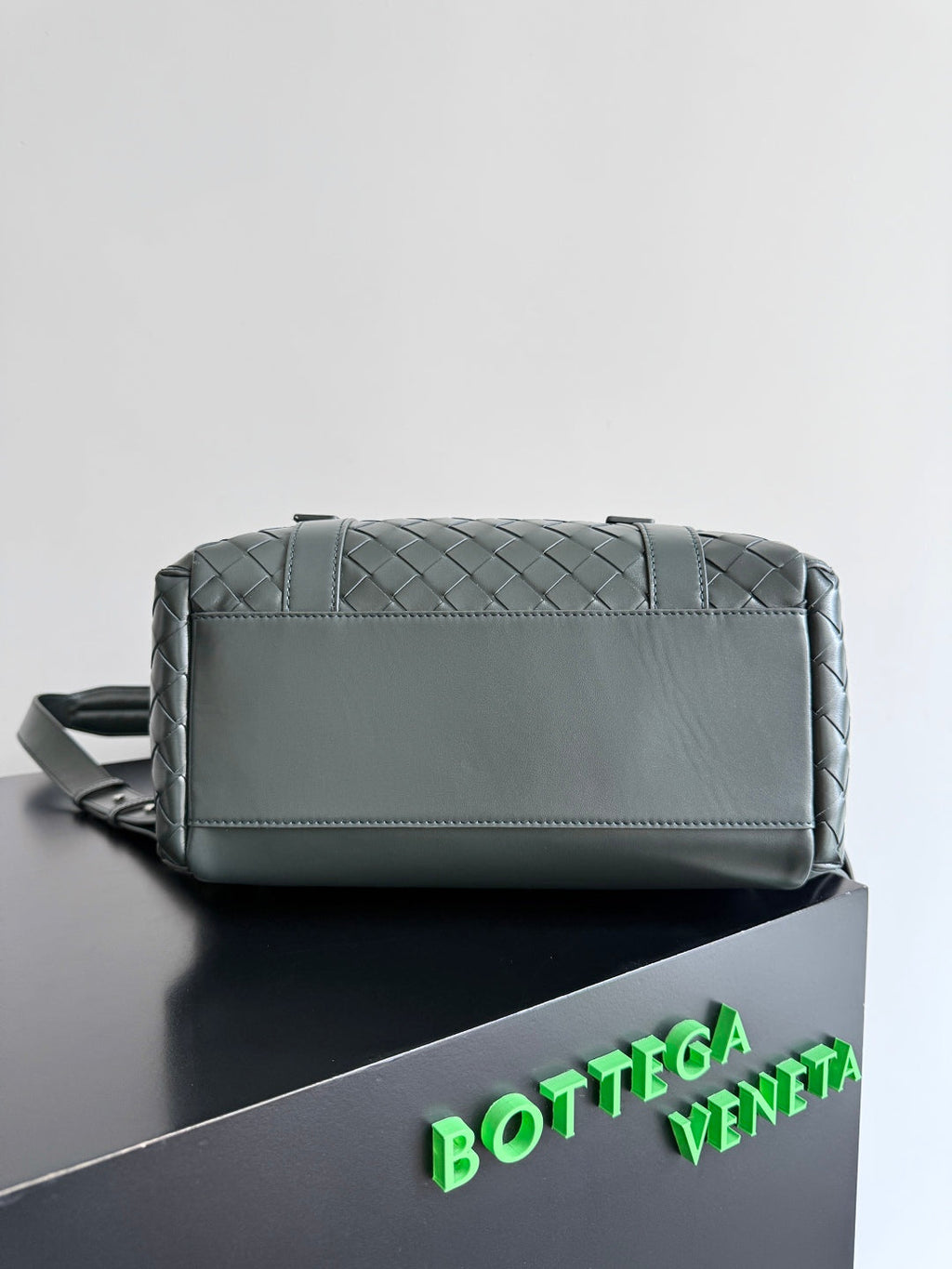 BOTTEGA VENETA 25S SCHULRUCKSACK 39 IN GEDECKTEM TÜRKISGRAUEM KALBSLEDER