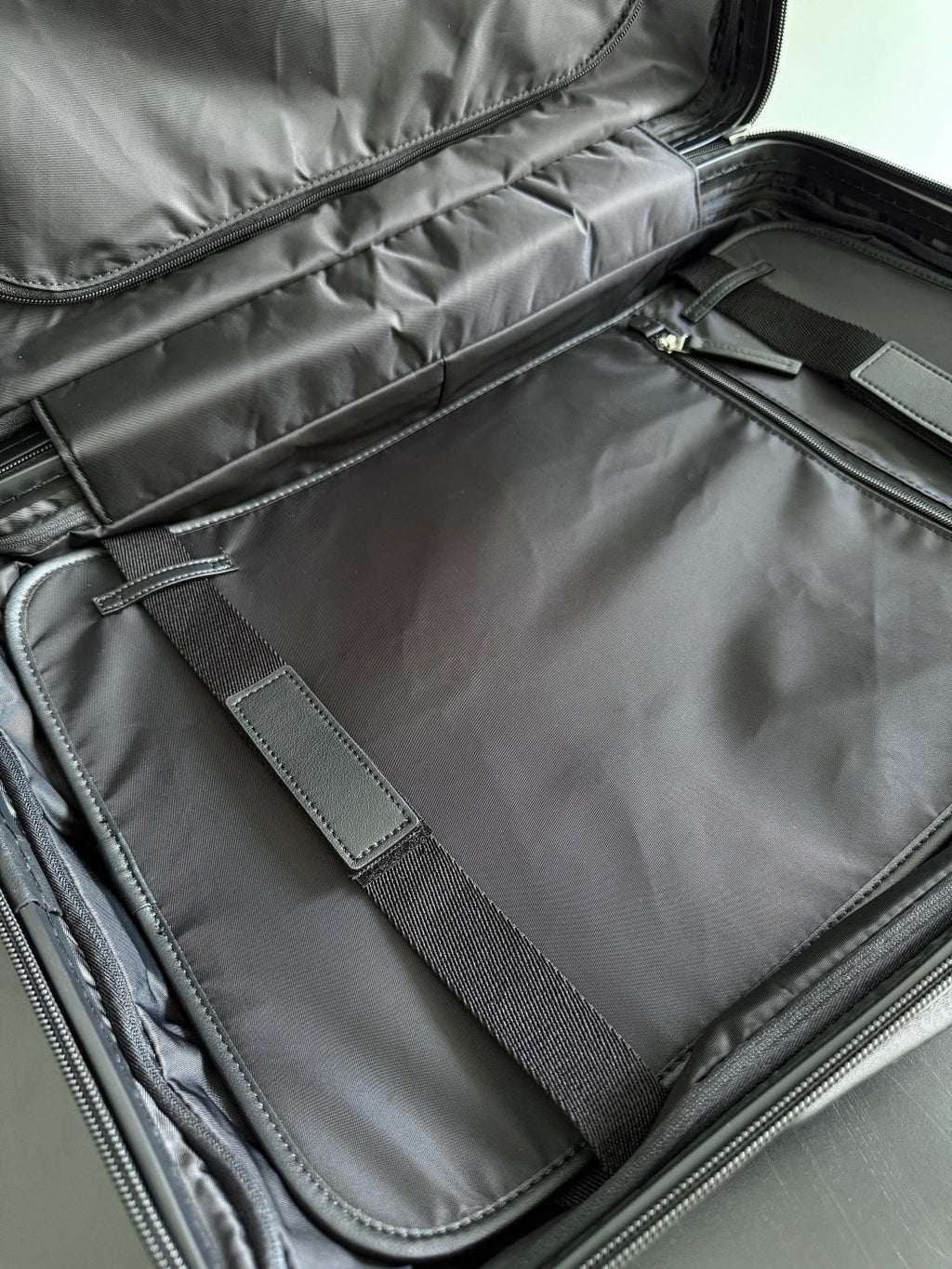 BOTTEGA VENETA 25S ODYSSEY CABIN 3D INTRECCIO MUSTER GEPÄCK 55 AUS OLIVGRÜNEM KALBSLEDER