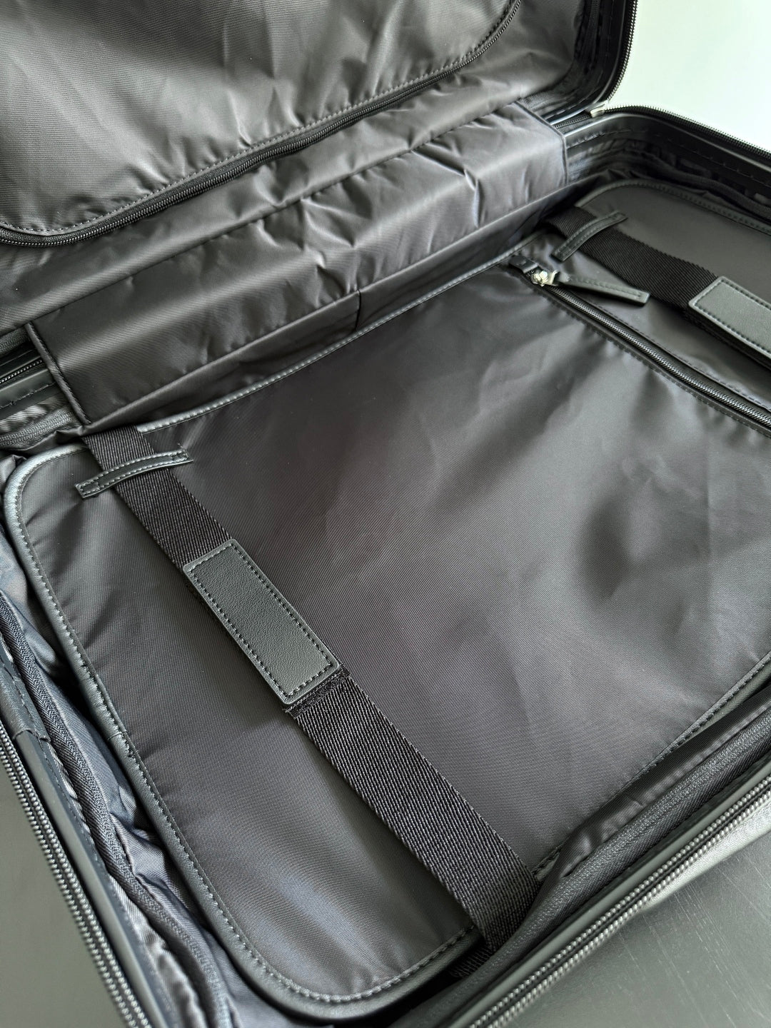 BOTTEGA VENETA 25S ODYSSEY CABIN 3D INTRECCIO MUSTER GEPÄCK 55 AUS OLIVGRÜNEM KALBSLEDER