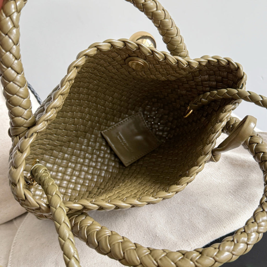 BOTTEGA VENETA 25S MINI TOSCA 20 IN DUNKELOLIVENBRAUNEM KALBSLEDER