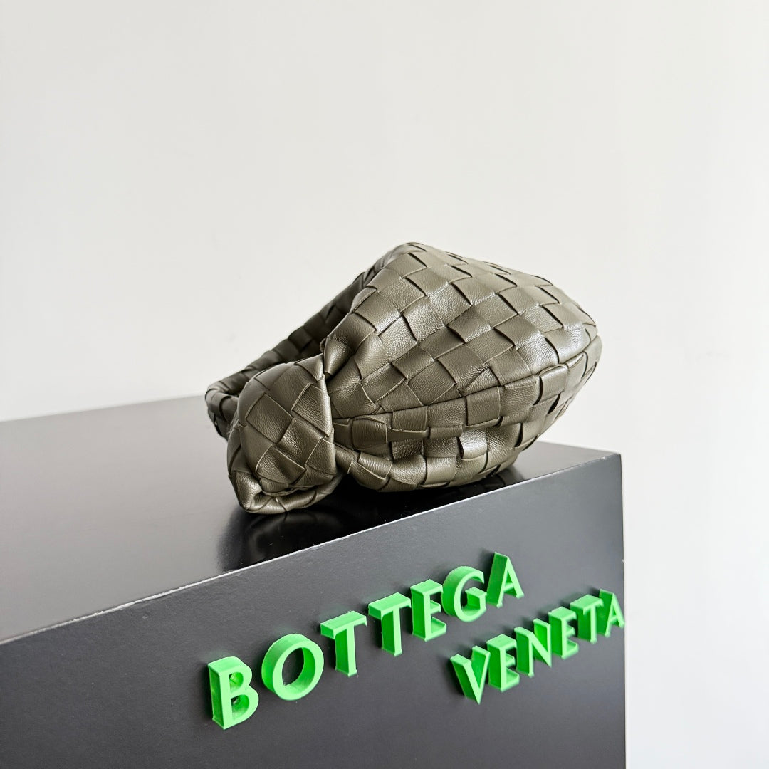 BOTTEGA VENETA 25S MINI JODIE 26 IN OLIVE GRÜNEM KALBSLEDER