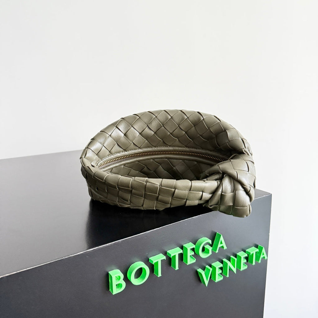 BOTTEGA VENETA 25S MINI JODIE 26 IN OLIVE GRÜNEM KALBSLEDER