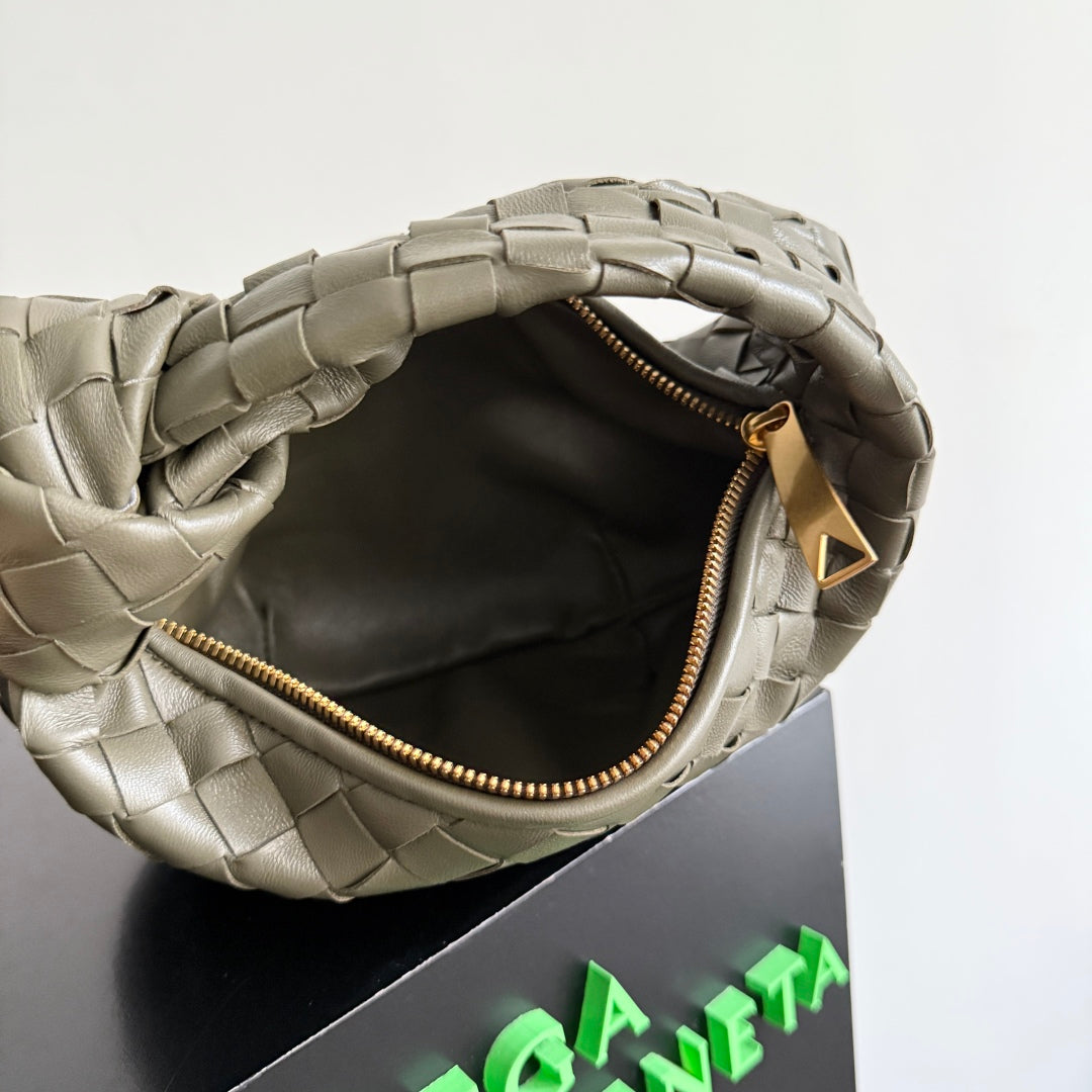 BOTTEGA VENETA 25S MINI JODIE 26 IN OLIVE GRÜNEM KALBSLEDER