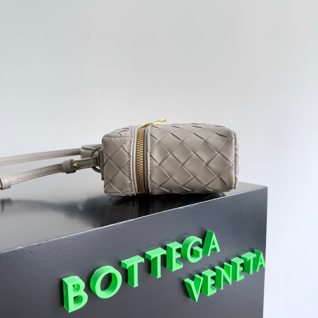 BOTTEGA VENETA 25S BANG BANG 22 IN WARMER GRAUER INTRECCIATO-KALBSLEDER-GOLD-HARDWARE