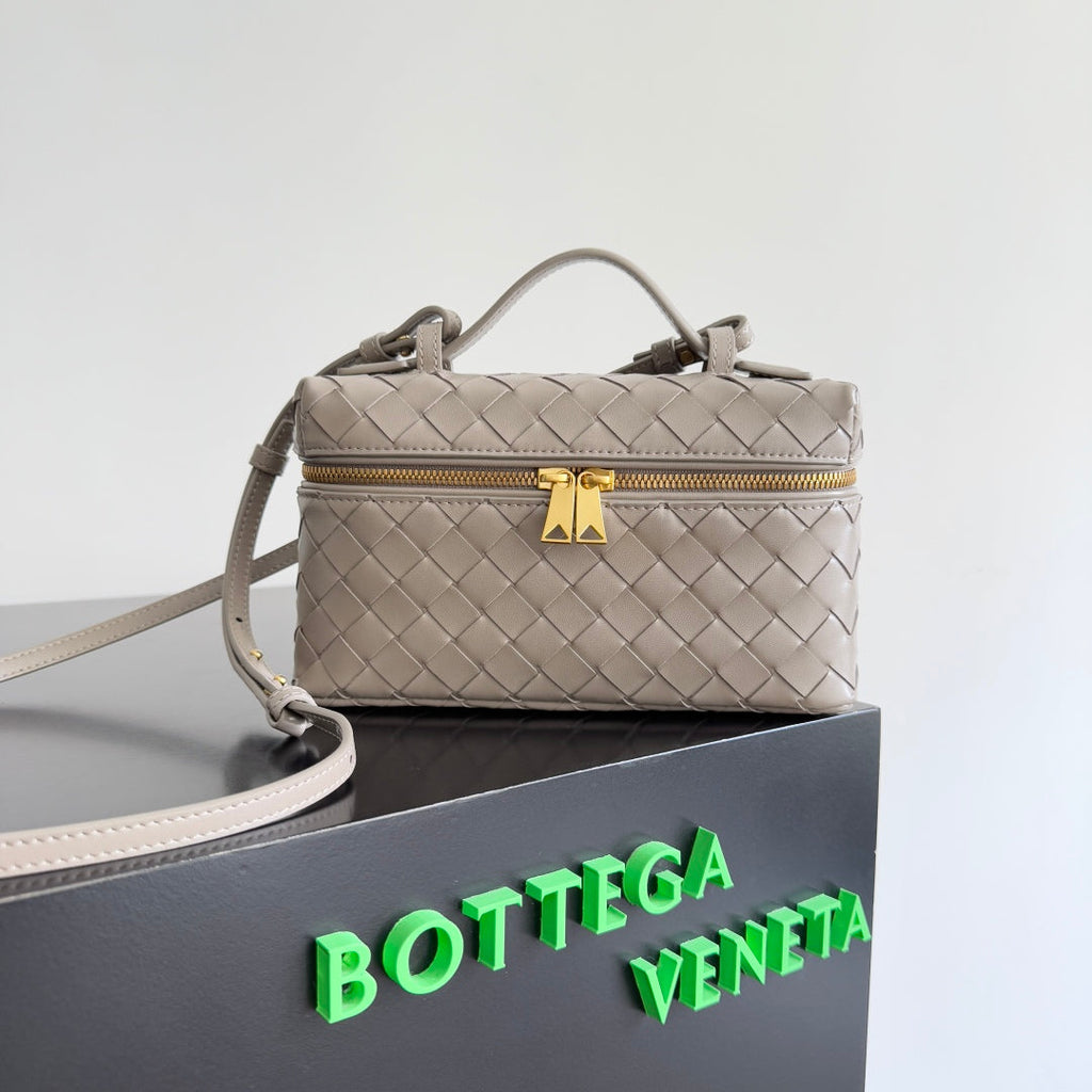 BOTTEGA VENETA 25S BANG BANG 22 IN WARMER GRAUER INTRECCIATO-KALBSLEDER-GOLD-HARDWARE