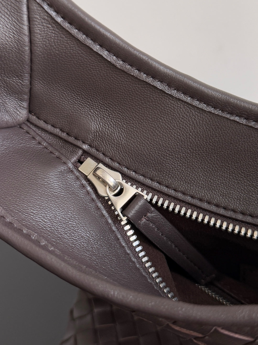 BOTTEGA VENETA 25S GROSSE VENETO-TASCHE 38 IN DUNKELBRAUNES KALBSLEDER SILBERNE BESCHLÄGE