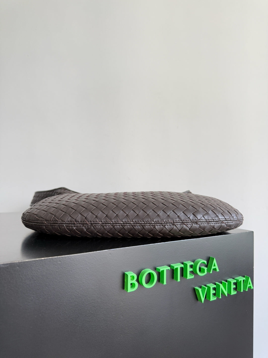 BOTTEGA VENETA 25S GROSSE VENETO-TASCHE 38 IN DUNKELBRAUNES KALBSLEDER SILBERNE BESCHLÄGE
