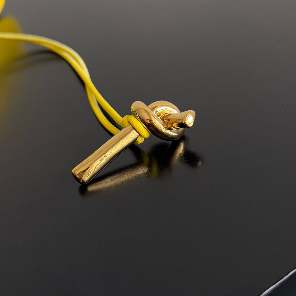 BOTTEGA VENETA 25S LANGE CLUTCH ANDIAMO 31 AUS ZITRONENGELBEM KALBSLEDER