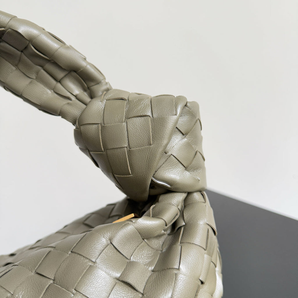 BOTTEGA VENETA 25S SMALL JODIE 48 IN ARMY GREEN CALFSKIN GOLD HARDWARE