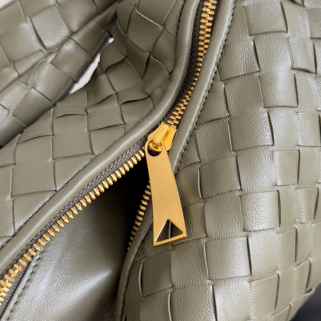 BOTTEGA VENETA 25S SMALL JODIE 48 IN ARMY GREEN CALFSKIN GOLD HARDWARE