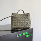 BOTTEGA VENETA 25S ANDIAMO 25 IN OLIVGRÜNER KALBSLEDER-GOLD-HARDWARE