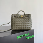 BOTTEGA VENETA 25S ANDIAMO 25 IN OLIVGRÜNER KALBSLEDER-GOLD-HARDWARE