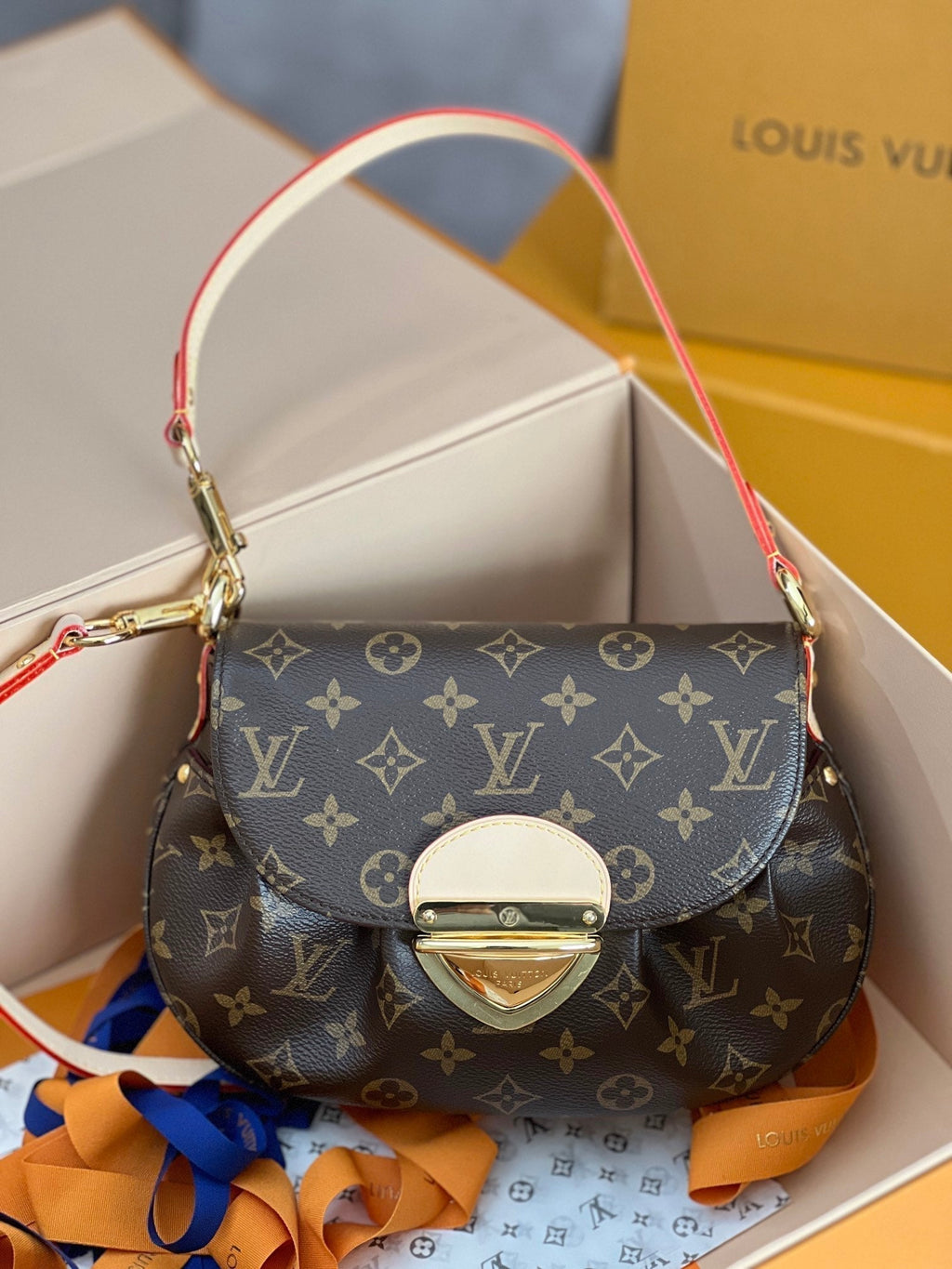 LV 25S SUNSET 27 IN BROWN MONOGRAM CALFSKIN GOLD HARDWARE