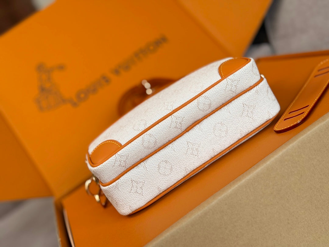 LV 25S NIL BAG 98MM IN WHITE MONOGRAM CANVAS AND CALFSKIN GOLD HARDWARE