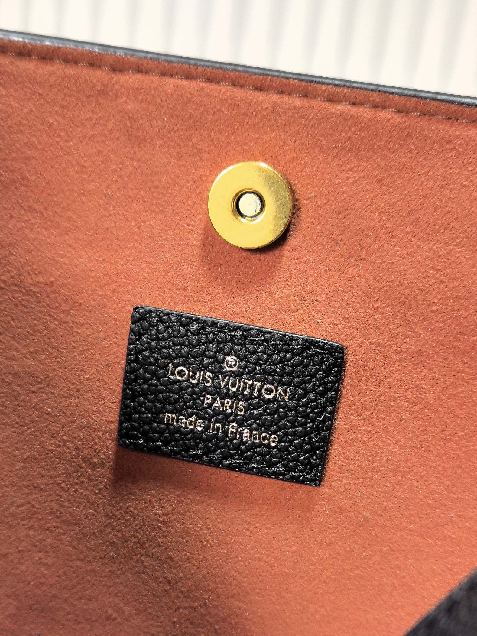 LV 25S LOW KEY ALL IN BB 18 IN BLACK CALFSKIN GOLD HARDWARE