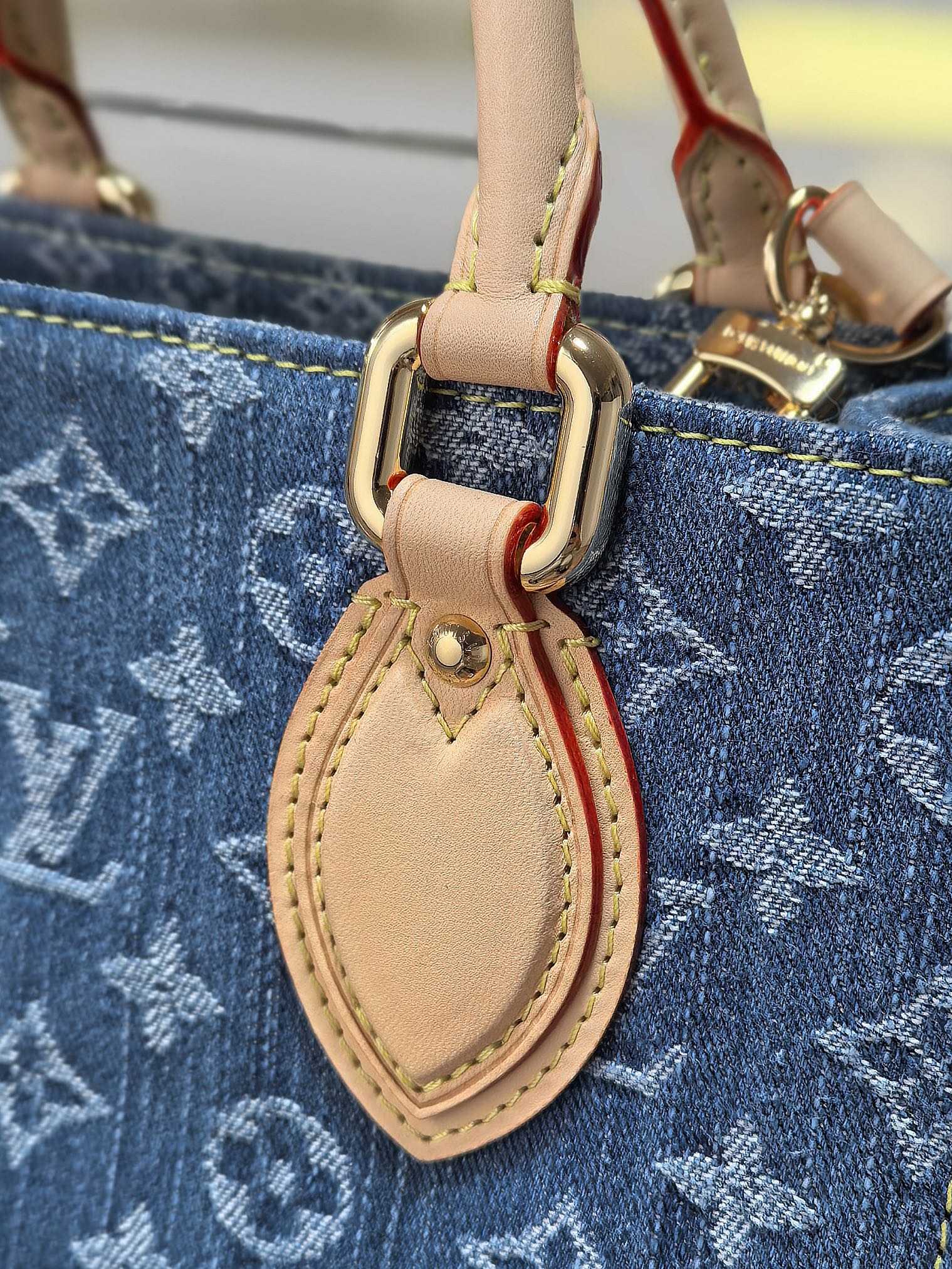 LV 25S ONTHEGO 28 IN BLUE MONOGRAM DENIM COTTON CALFSKIN LEATHER STRAP