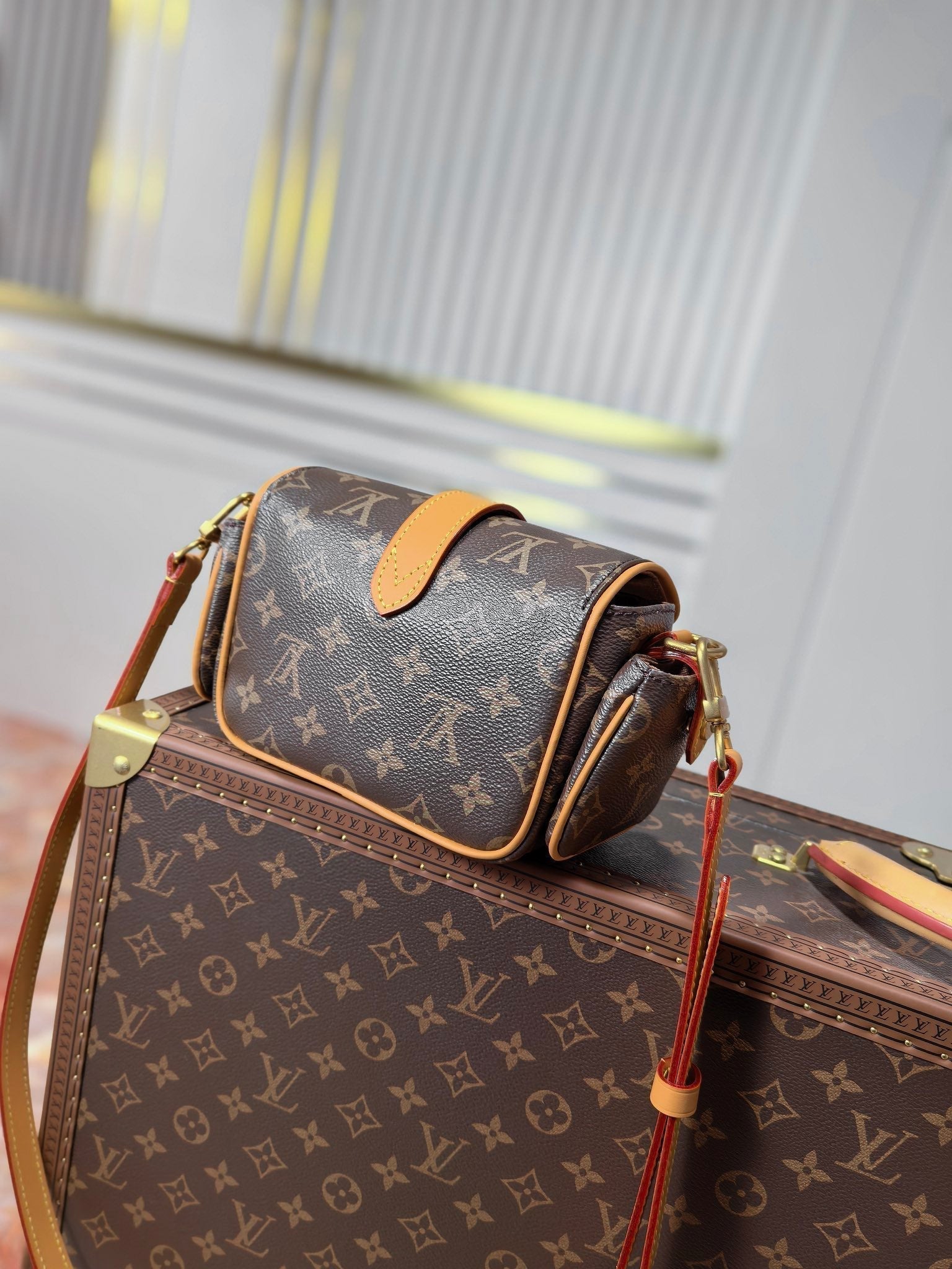LV 25S CARGO 23 IN BROWN MONOGRAM CANVAS LEATHER TRIM GOLD HARDWARE