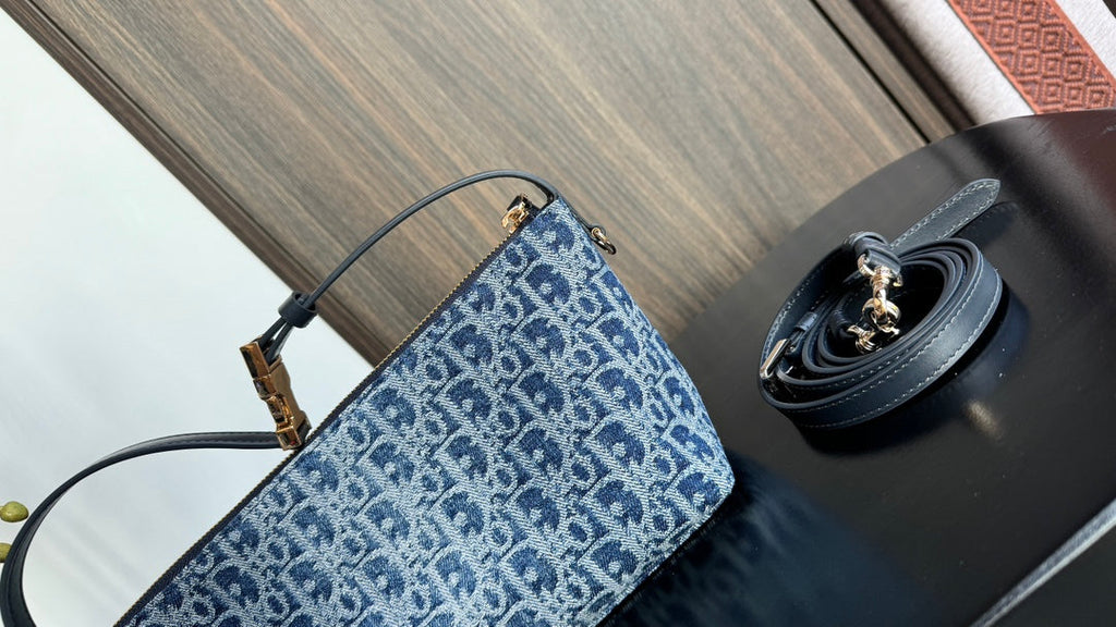 Reise-Nomadentasche 22 in Blau, Monogram Obliqué Jacquard