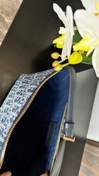 Reise-Nomadentasche 22 in Blau, Monogram Obliqué Jacquard