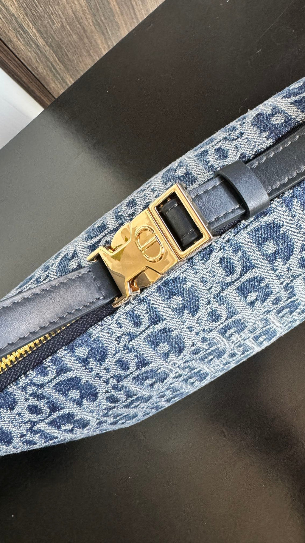 Reise-Nomadentasche 22 in Blau, Monogram Obliqué Jacquard