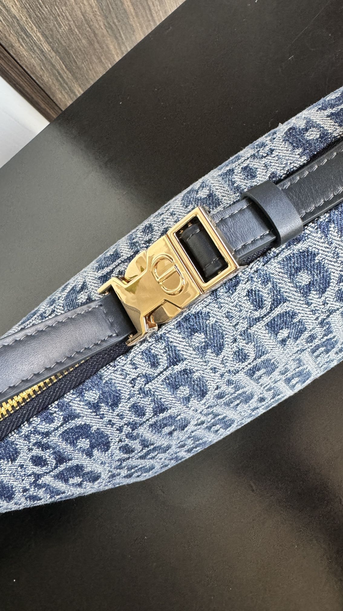 Reise-Nomadentasche 22 in Blau, Monogram Obliqué Jacquard