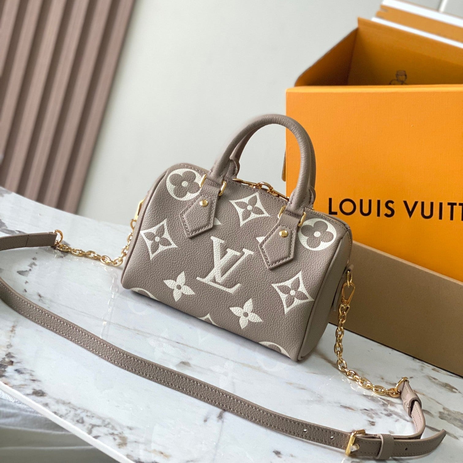 SPEEDY BANDOULIÈRE 20 IN TAUPE BRAUN UND WEISS MONOGRAMM EMPREINTE LEDER