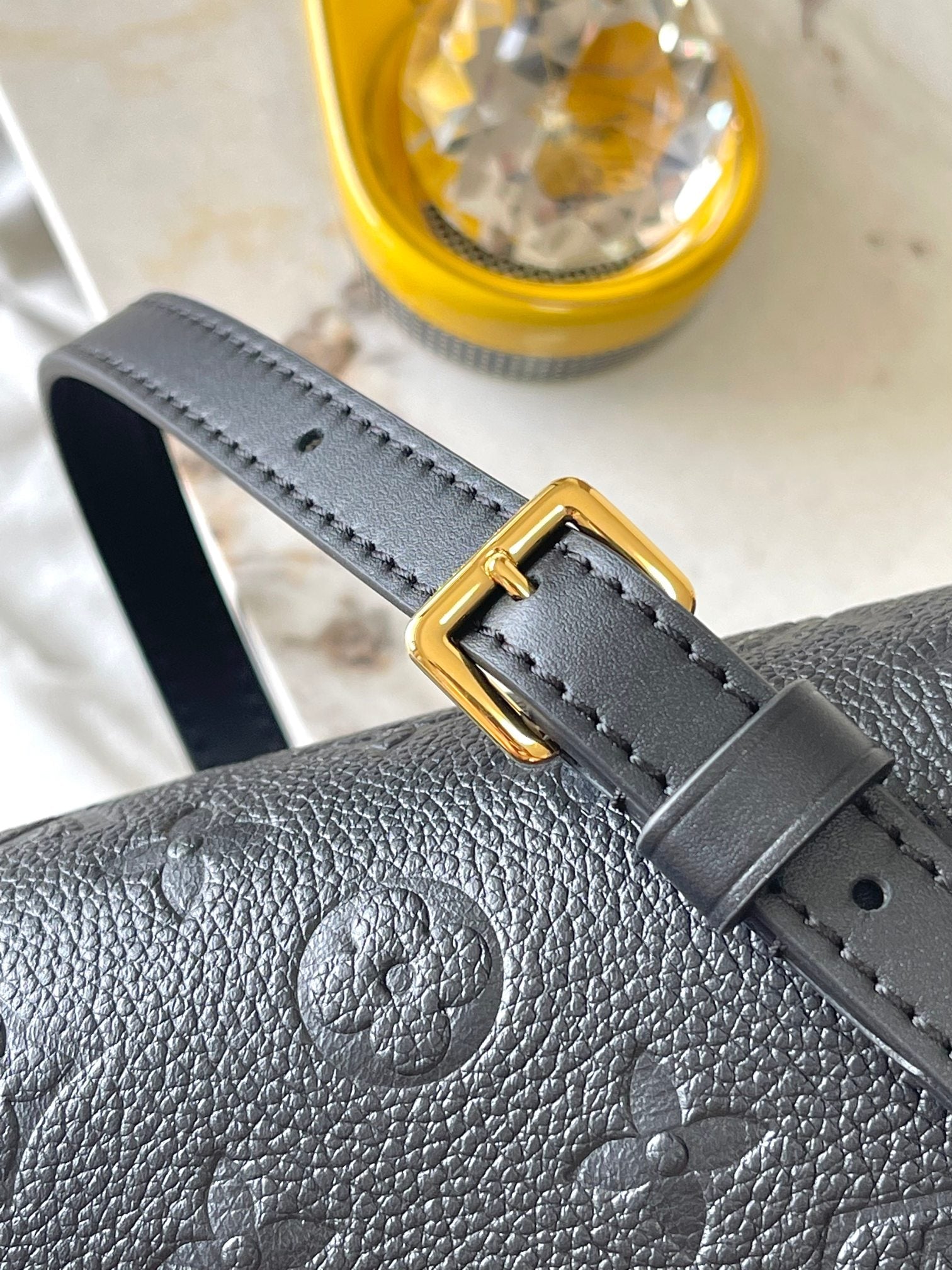 BABYLONE-TASCHE 31 AUS SCHWARZEM MONOGRAMM-EMPREINTE-LEDER