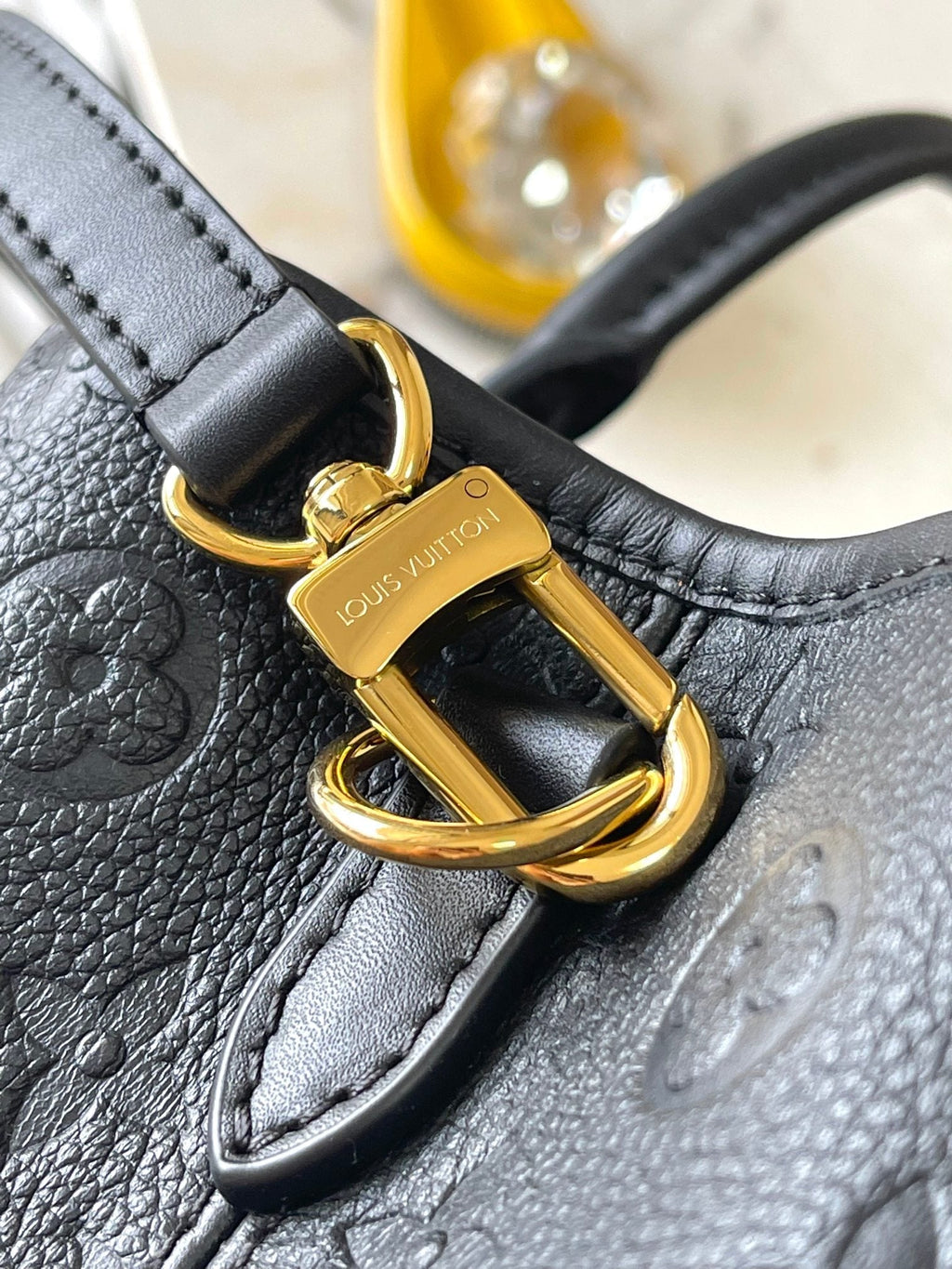 BABYLONE-TASCHE 31 AUS SCHWARZEM MONOGRAMM-EMPREINTE-LEDER