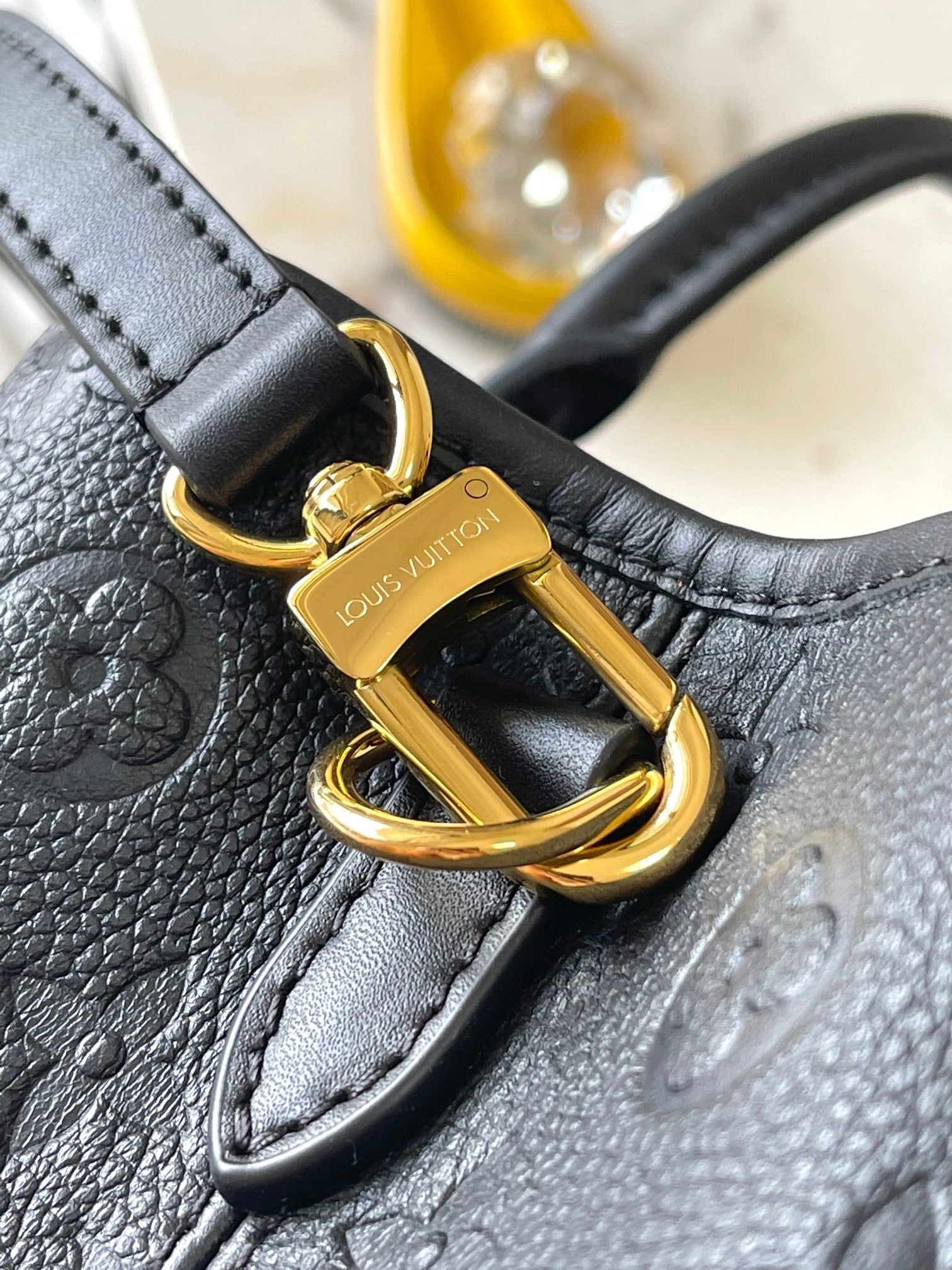 BABYLONE-TASCHE 31 AUS SCHWARZEM MONOGRAMM-EMPREINTE-LEDER