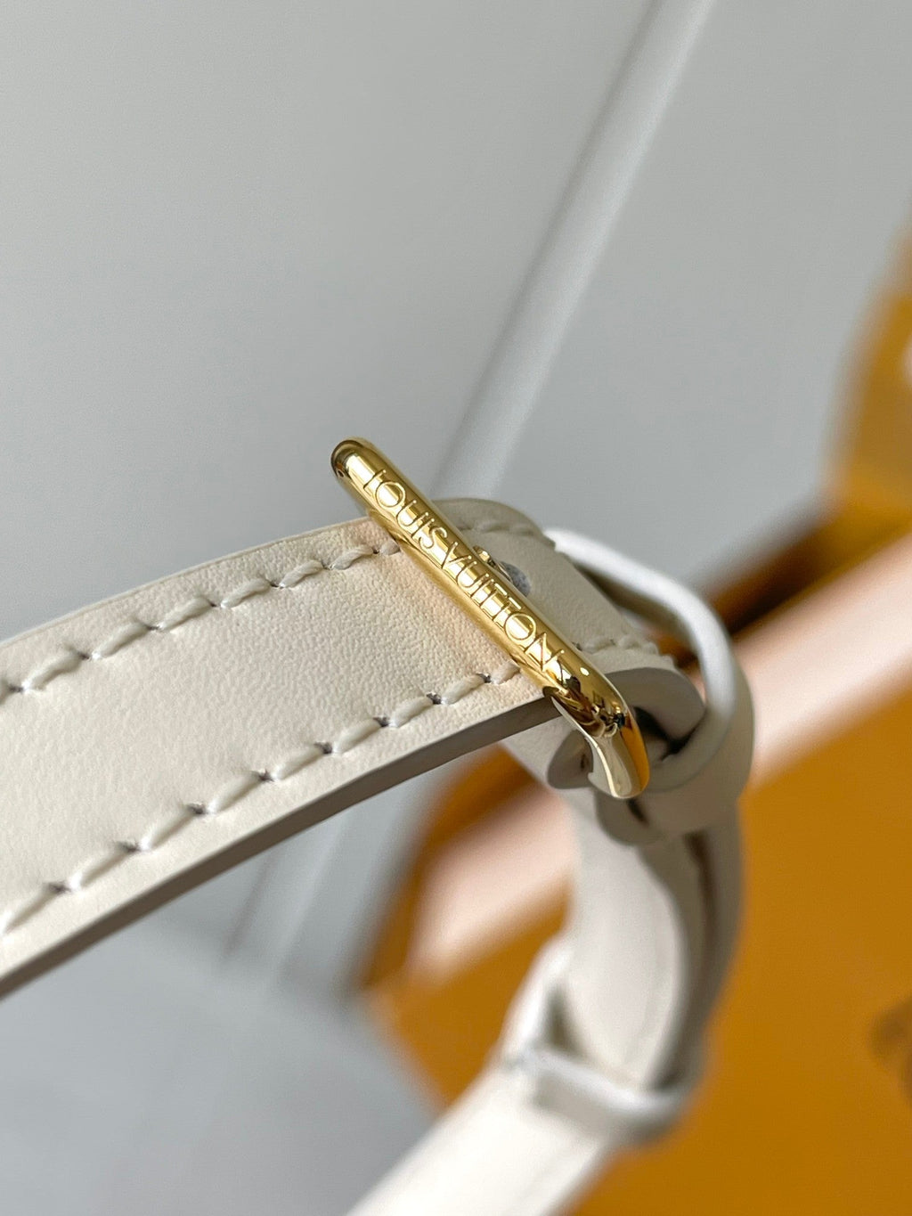 BABYLONE-TASCHE 31 AUS WEISSEM MONOGRAM-EMPREINTE-LEDER