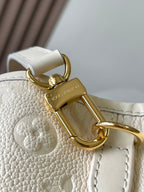 BABYLONE-TASCHE 31 AUS WEISSEM MONOGRAM-EMPREINTE-LEDER