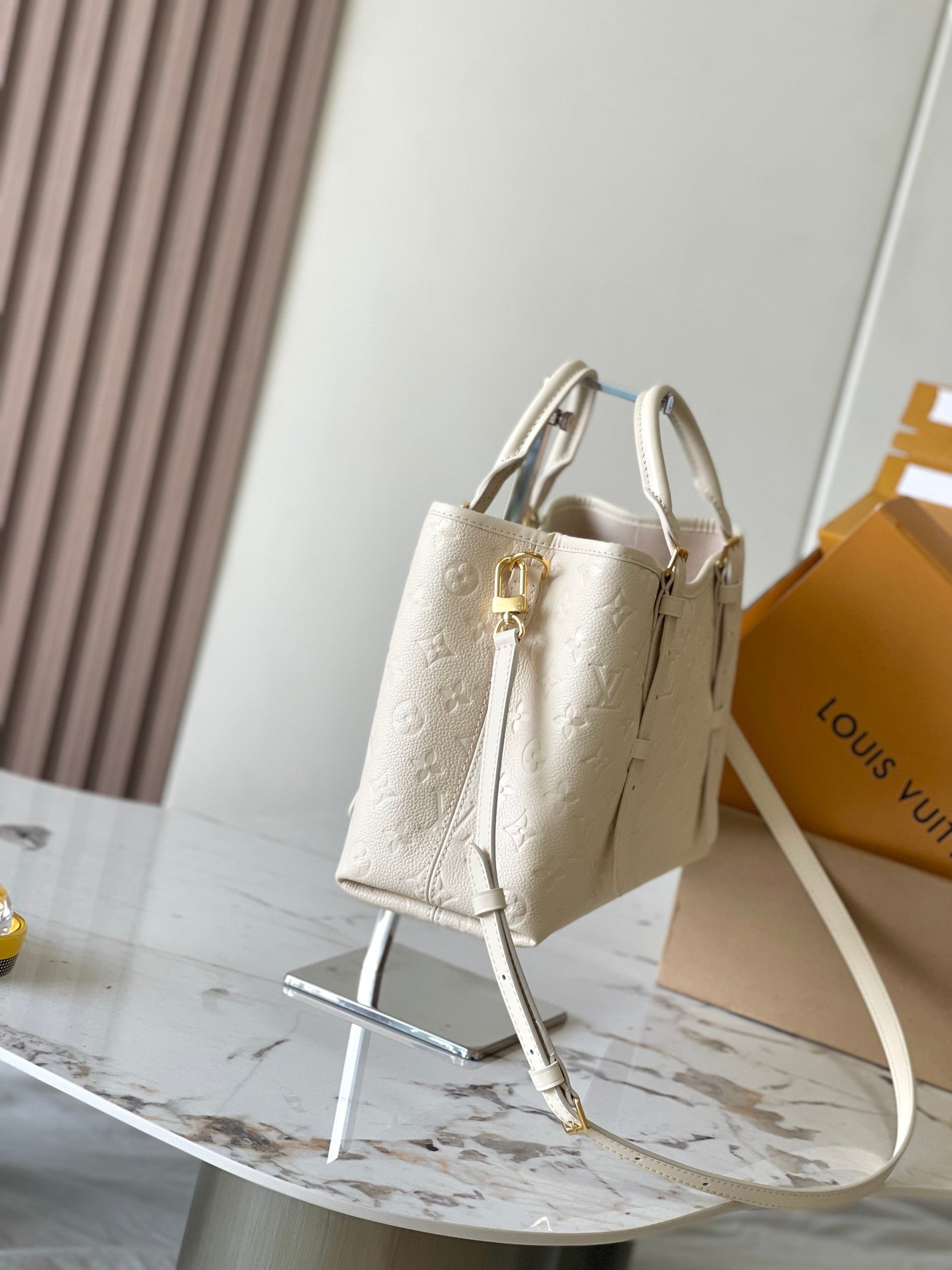 BABYLONE-TASCHE 31 AUS WEISSEM MONOGRAM-EMPREINTE-LEDER