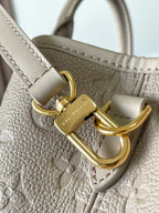 BABYLONE-TASCHE 31 AUS TOURTERELLE-MONOGRAMM-EMPREINTE-LEDER