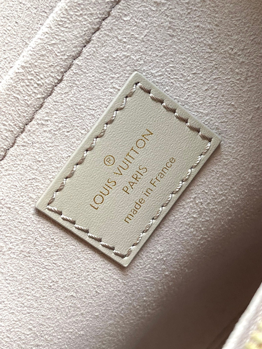 BABYLONE-TASCHE 31 AUS TOURTERELLE-MONOGRAMM-EMPREINTE-LEDER