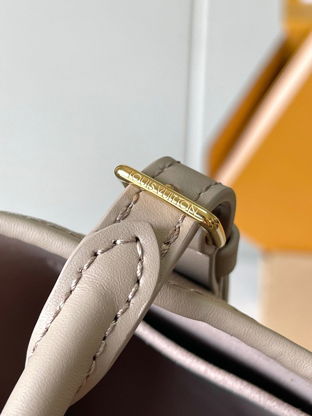 BABYLONE-TASCHE 31 AUS TOURTERELLE-MONOGRAMM-EMPREINTE-LEDER