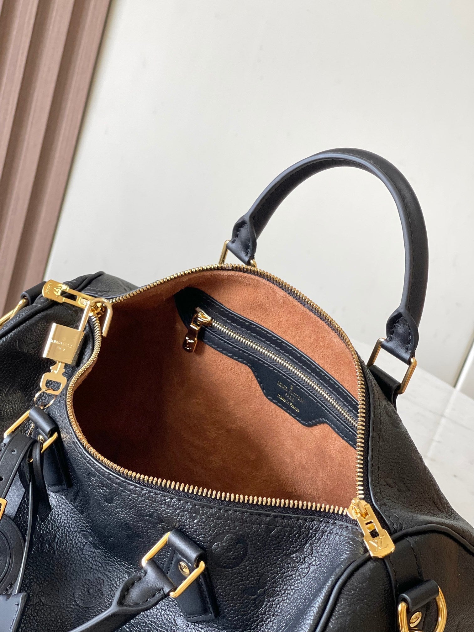 SPEEDY SOFT 30 IN SCHWARZEM MONOGRAM EMPREINTE LEDER