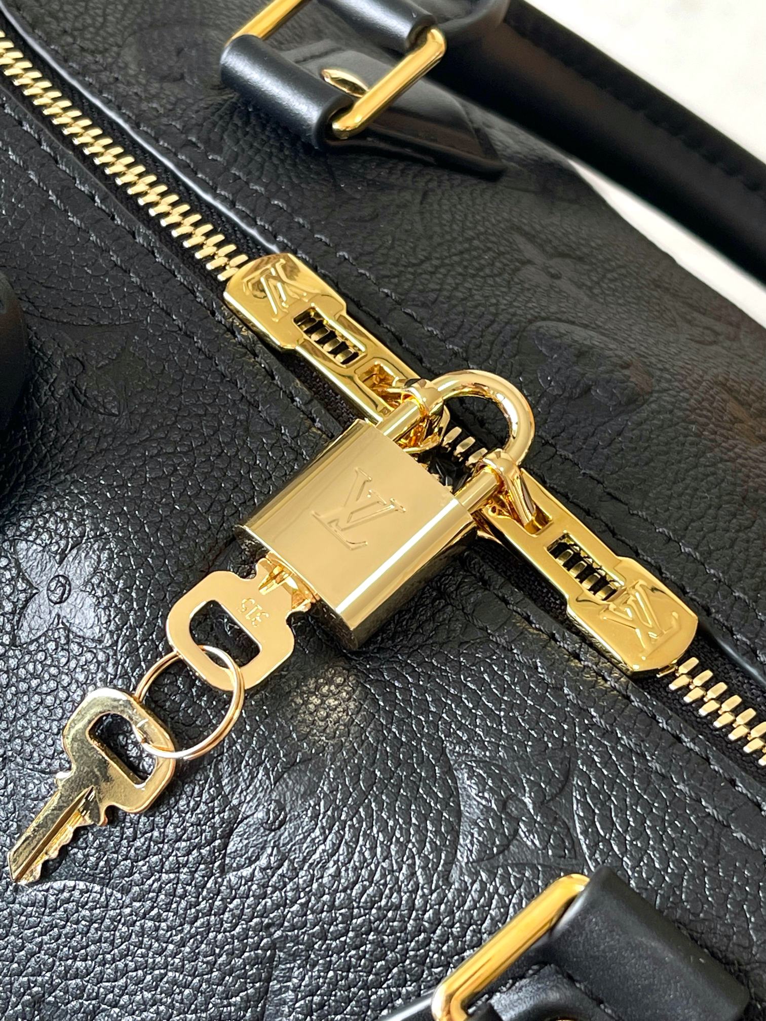 SPEEDY SOFT 30 IN SCHWARZEM MONOGRAM EMPREINTE LEDER