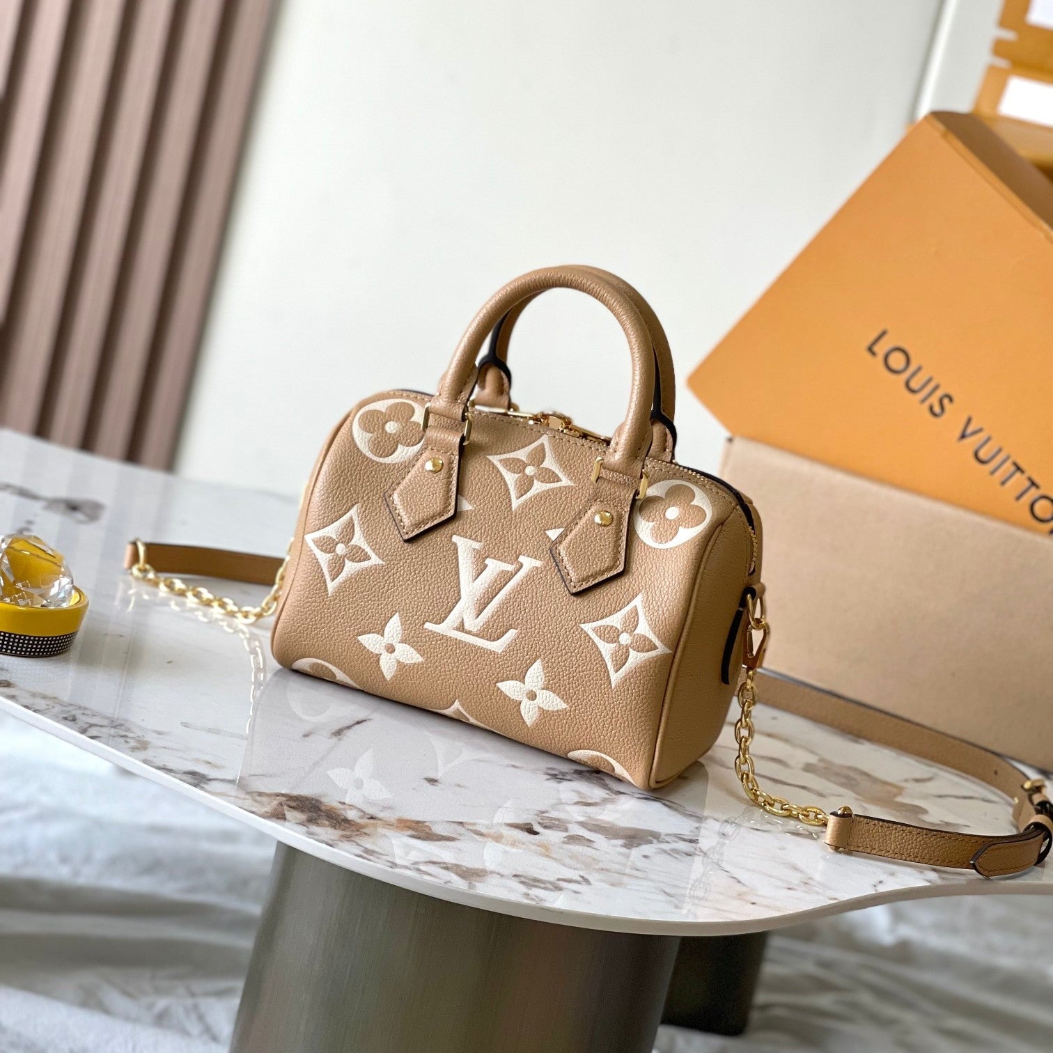 SPEEDY BANDOULIÈRE 20 AUS MILK TEA MONOGRAM EMPREINTE LEDER