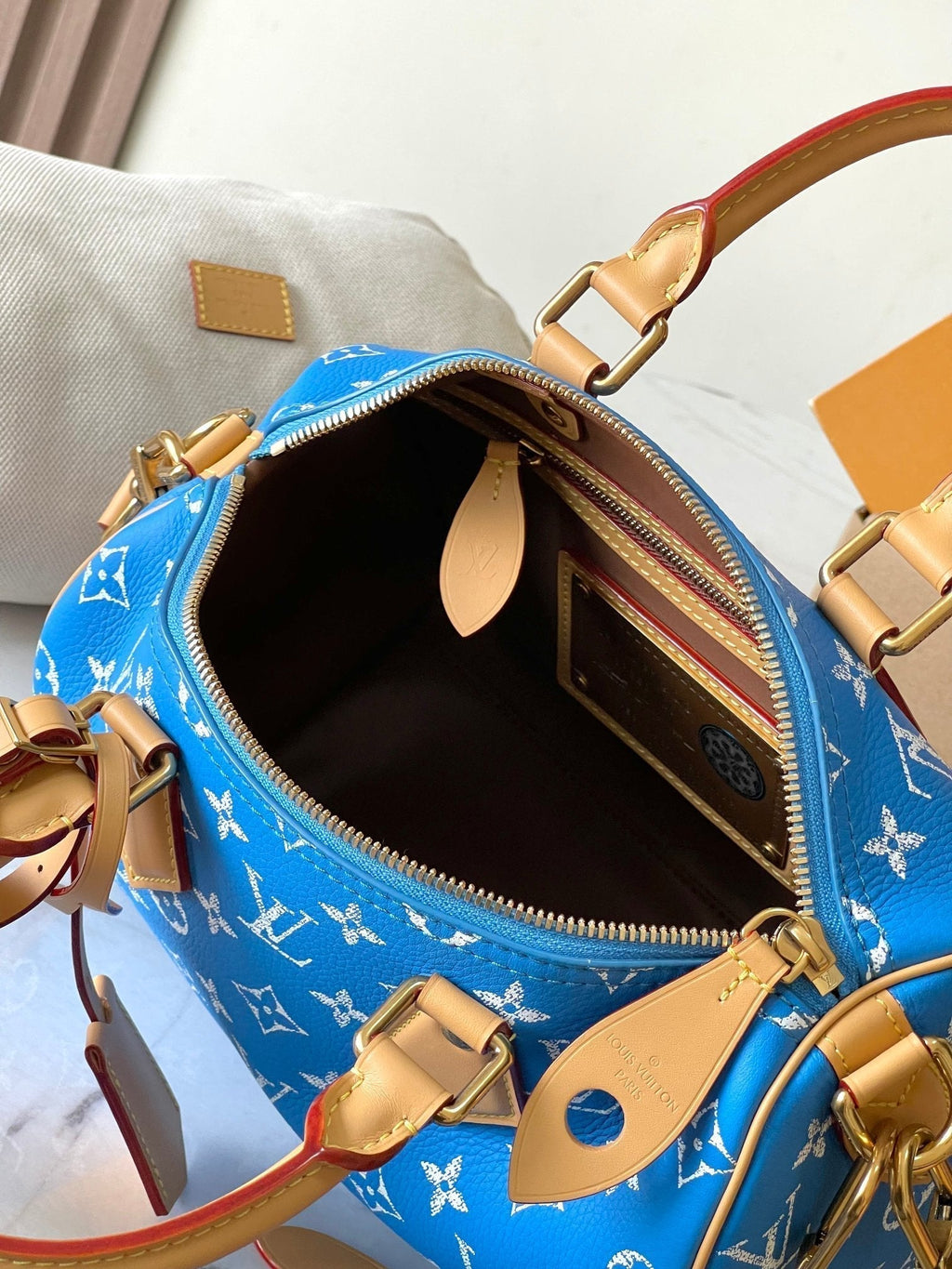 SPEEDY P9 BANDOULIÈRE 25 IN BLAUEM MONOGRAMM-LEINWAND GOLDENE BESCHLÄGE